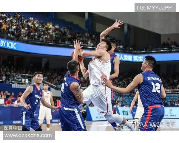 中国男篮蓝队迎战韩国队全力争胜展现实力与团队精神